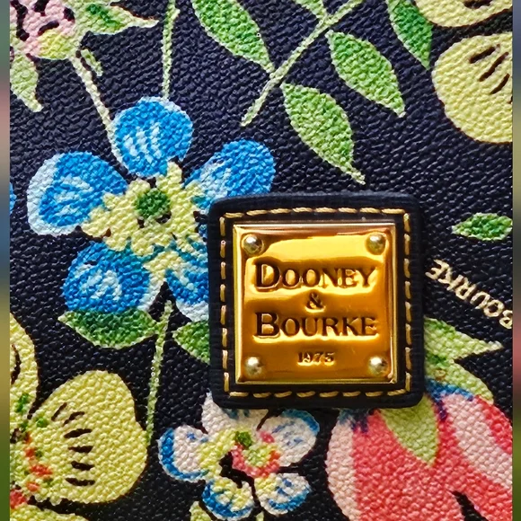 Dooney & Bourke Large Satchel EUC - Picture 8 of 16